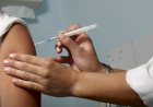 Pessoas com doenças pré-existentes devem ter comprovação médica para tomar vacina em Goiás