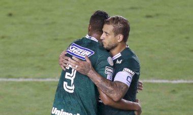 Goiás vence Santos de virada e segue pendurado na Serie A