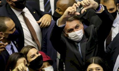 Bolsonaro agradece a caminhoneiros e promete anúncio sobre combustíveis