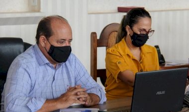 Prefeito de Ceres e secretária de saúde participam de videoconferência com governador