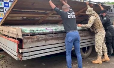 Em Goiás: Dois homens são presos com quase 1 tonelada de maconha escondida fundo falso de caminhão