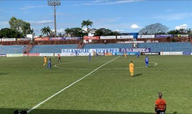 Léo Carvalho marca dois e Goianésia empata com o Iporá em jogo de quatro pênaltis