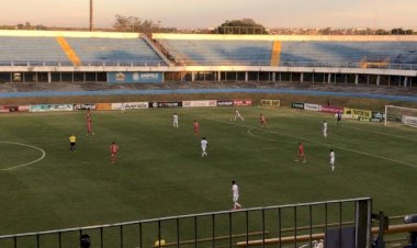 Grêmio Anápolis e Vila empatam no primeiro jogo da final estadual