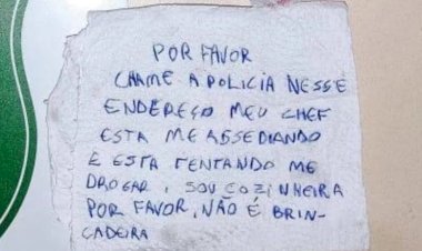 Jovem pede socorro em guardanapo após ser assediada pelo chefe: 'Por favor, não é brincadeira'