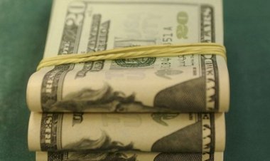 Dólar cai pela terceira sessão seguida e continua abaixo de R$ 5