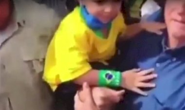 Presidente Bolsonaro tira máscara de criança em evento