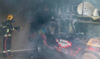 Em Goiás: Bombeiros combatem incêndio em carro dentro de garagem
