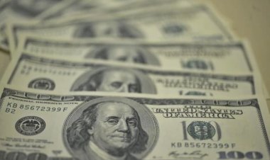 Dólar sobe e Bolsa despenca em mais um dia tenso no mercado