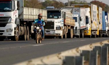 Caminhoneiros exigem queda no preço do diesel e marcam greve para 1º de novembro