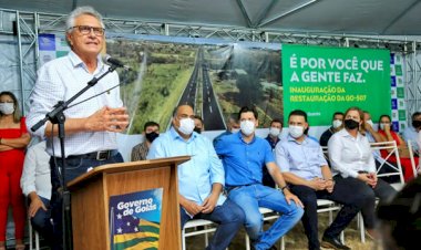 Em Rio Quente, Caiado inaugura reconstrução de asfalto na GO-507 e concede Chromebooks para estudantes da 3° série do Ensino Médio