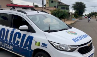 Em Goiás: Homem com moto roubada, troca tiros com a PM, e ainda troca de roupa durante a fuga