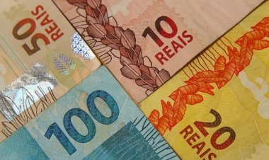 Primeira parcela do 13º salário deve ser paga até 30 de novembro; entenda a regra
