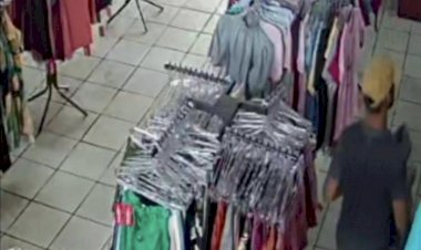 Homem é detido em Jaraguá após filmar mulher trocando de roupa em loja