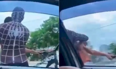 Homem-Aranha derruba garoto que pegava carona no trem da alegria
