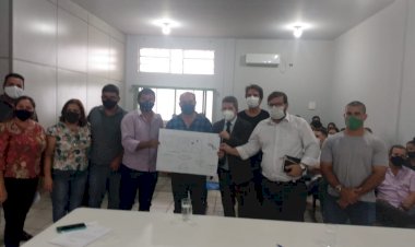Delegado Waldir visita Ceres a convite do presidente da associação do setor tropical e do prefeito Edmario de Castro e traz recurso para os ceresinos