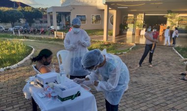 Prefeitura de Ceres realiza testagem na praça da Igreja Católica