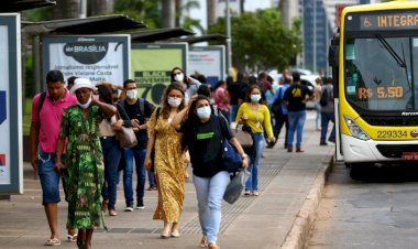 Média móvel de casos de Covid-19 passa de 150 mil e país tem novo recorde