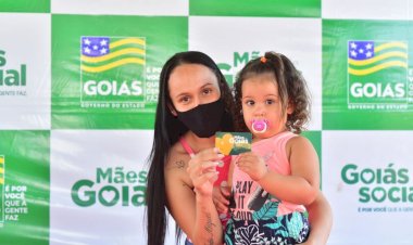 Governo inicia entrega de cartões do Mães de Goiás para mais 30 mil famílias