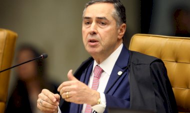 Barroso rebate ataques de Bolsonaro: ''Não precisa de fatos, a mentira já está pronta''