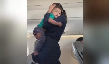 Mãe se surpreende com repercussão do vídeo de bebê sendo acalmado por comissária durante voo: 'Gesto de compaixão'
