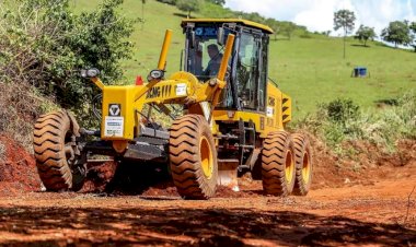 Prefeitura de Ceres realiza manutenção em estradas da zona rural