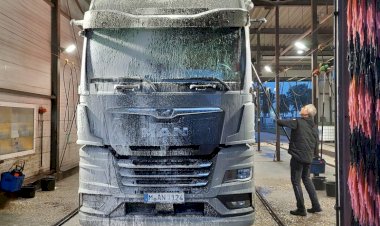 Caminhoneiro é multado em R$ 10,2 mil na Noruega por lavar o caminhão num sábado
