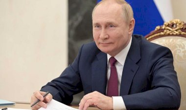 Rússia diz querer mais que o leste da Ucrânia, e Putin fala em 'nova era mundial'