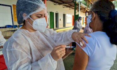 Goiás libera aplicação da quarta dose contra Covid-19 para moradores com 30 anos ou mais
