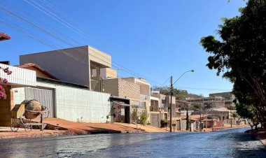 Prefeitura de Ceres está finalizando o serviços de reconstrução de trecho crítico da Av. Bernardo Sayão, na saída para Carmo do Rio Verde