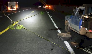 Em Goiás: Idoso morre após ser atropelado por motorista bêbado enquanto trocava pneu de carro, diz polícia