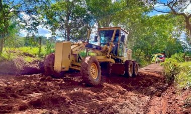Prefeitura De Ceres intensifica recuperação de estradas vicinais na zona rural