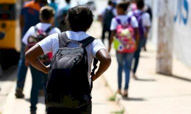 Defensoria pede suspensão de ordem que proíbe uso de mochilas em escolas de Goiânia