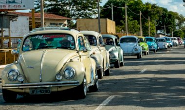 Associação faz romaria solidária com 200 carros antigos para Trindade