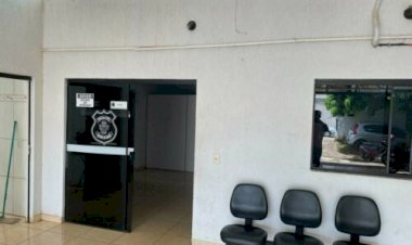 Goiás: Mãe é presa suspeita de agredir o filho com fio elétrico e varas de madeira