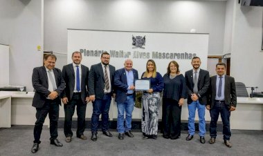 Presidente da Câmara de Ceres Simone Rosa recebe nomeação para Presidência da UVG mulher