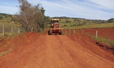 Estradas vicinais do município estão sendo recuperadas em Ceres
