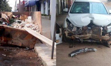 Carro fica destruído após colidir em Container de Alo Caçamba que estava sem sinalização, na Avenida Bernardo Sayão em Ceres