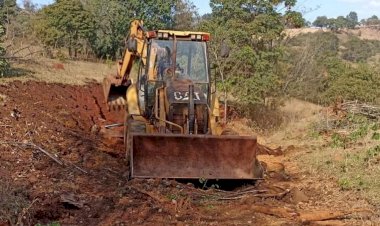 Prefeitura de Ceres segue recuperando estradas vicinais no Município