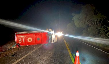 Acidente na GO-020 envolvendo ambulância e carro deixa duas pessoas mortas e quatro feridas