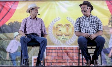 Os humoristas Nilton Pinto e Tom Carvalho comemoram 30 anos de carreira com um show na Cidade de Ceres