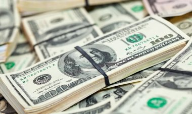 Dólar tem nova queda e fecha a R$ 4,87, com fiscal e ata do Copom no radar; Ibovespa sobe