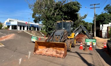 Prefeitura de Ceres realiza desobstrução e substituição de manilhas da rede pluvial da Av. Bernardo Sayão