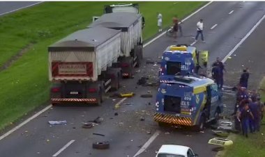 Dois carros-fortes são explodidos por grupo de 10 criminosos na Rodovia Washington Luís