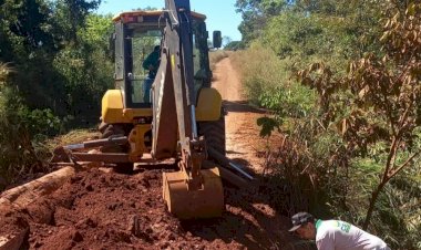 Prefeitura de Ceres realiza reforma em ponte sobre Córrego do Palmital na região rural do município