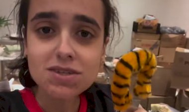Algema de sex shop, fantasia de presidiário e árvore de natal: as ‘bizarrices’ doadas para o RS