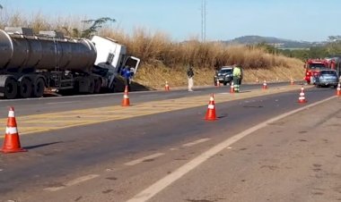 Feirante morre em acidente com carreta-tanque no trevo de Itapaci, na BR-153