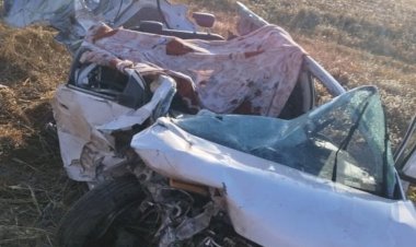 Em Goiás: Mulher grávida e marido morrem após carro bater na traseira de caminhão