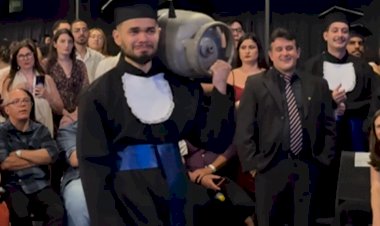 Estudante viraliza ao levar botijão de gás para formatura em homenagem ao pai