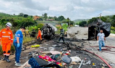 Sobe para 41 o número de mortos em acidente entre ônibus e carreta em MG, diz polícia