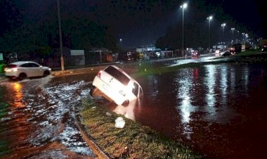 Chuva em Nerópolis causa transbordo de represa e alagamento em ao menos 10 casas